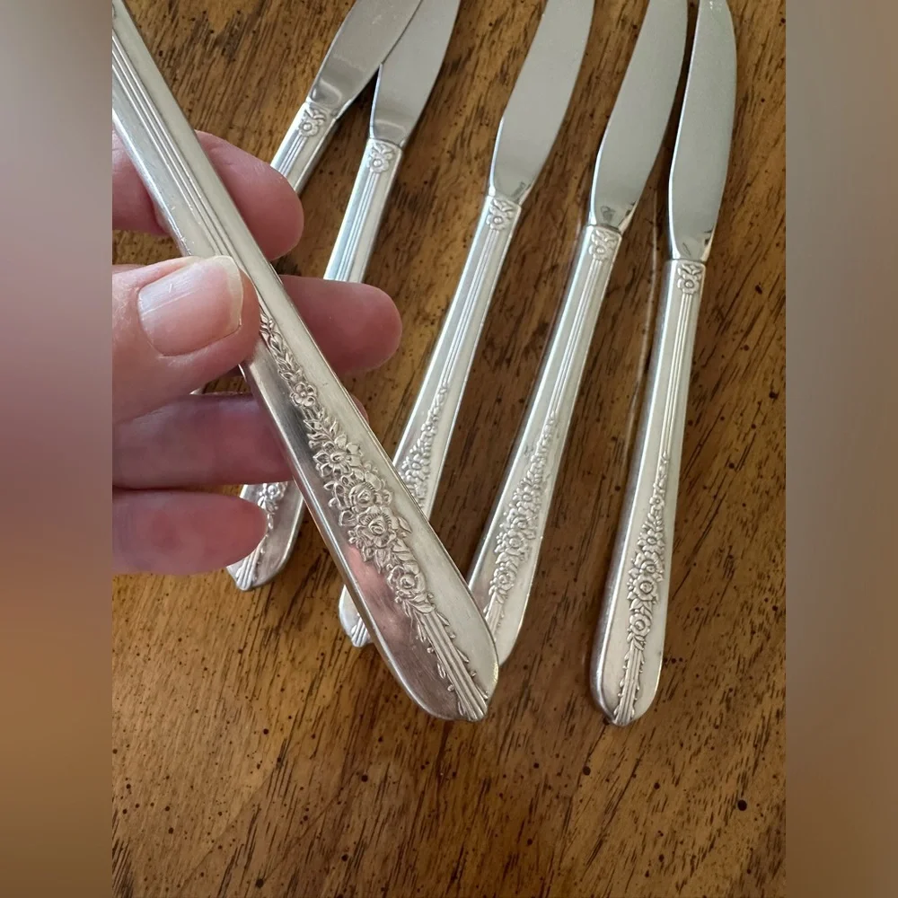 Vintage Nobility, silver plate 1939 Royal Rose Knives set of 6. Preowned